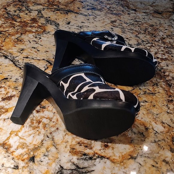 Women's Very Volatile animal print cowhide mules SZ 9 4.5" heel pre-owned. - Picture 15 of 16